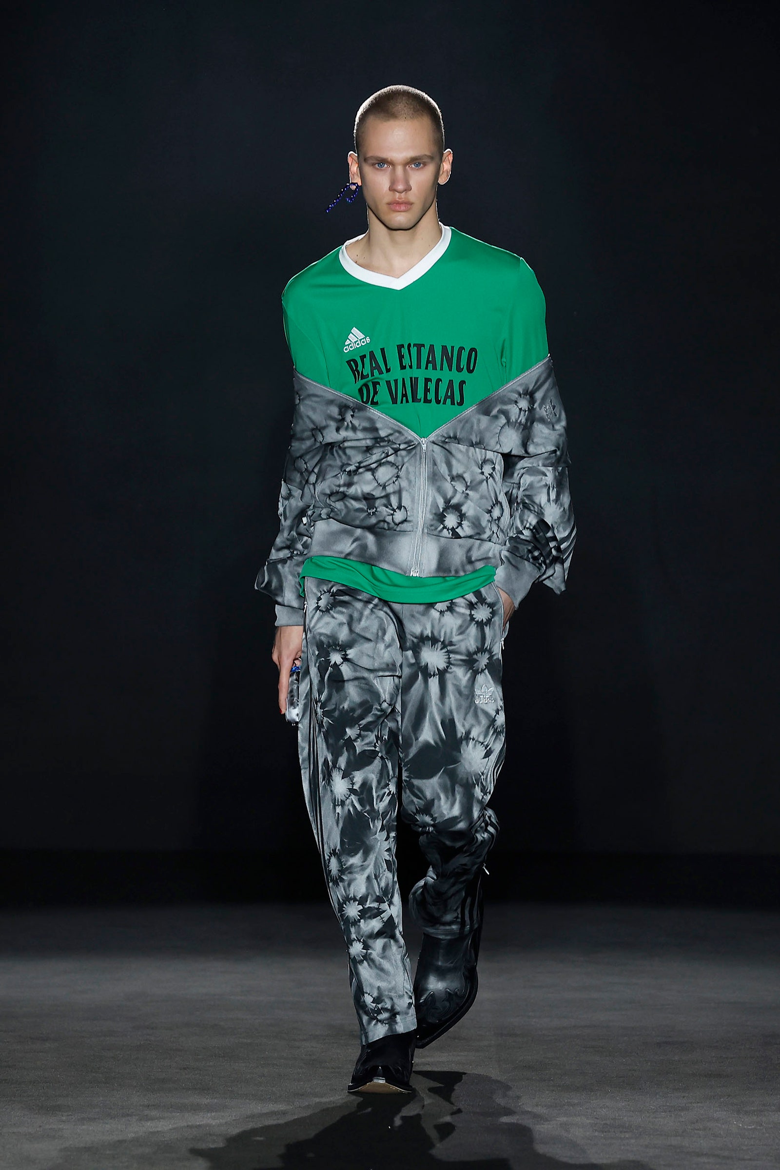 Adiós al ‘total look deportivo el nuevo ‘athleisure pasa por mezclar distintas texturas colores y estampados