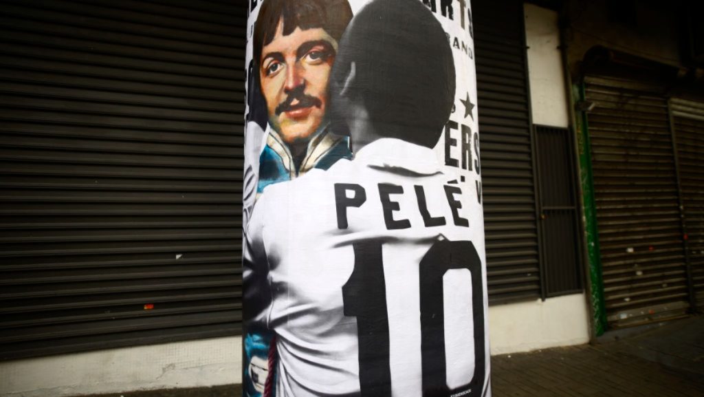 Pelé y el rock: El día que le prohibieron conocer a The Beatles — Futuro  Chile