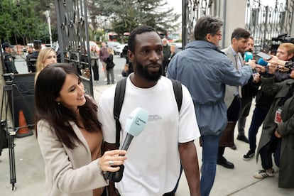 Ibrahima Diack, uno de los testigos presenciales que intentó ayudar a Samuel Luiz, a su llegada este viernes a la Audiencia Provincial de A Coruña, EFE/Cabalar
