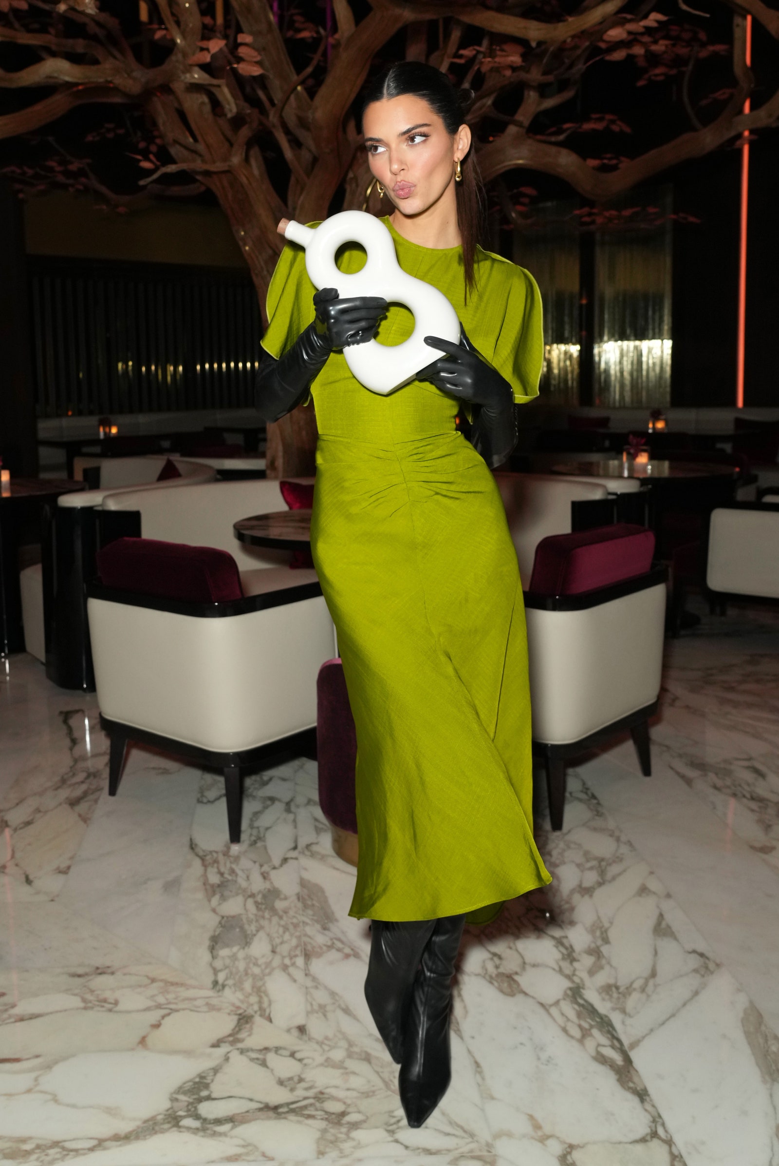 Kendall Jenner vestido verde Victoria Beckham