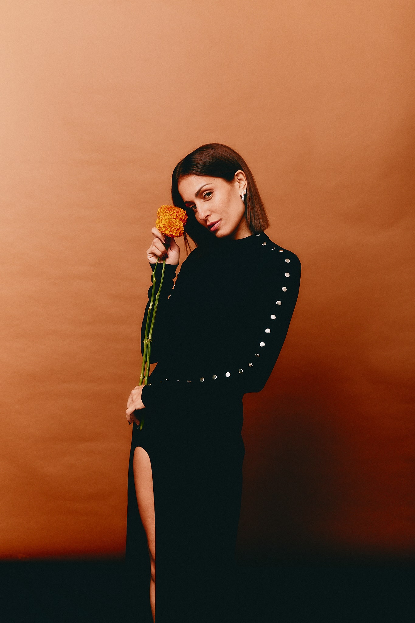 Hiba Abouk en la gala de día de muertos de vogue 2024