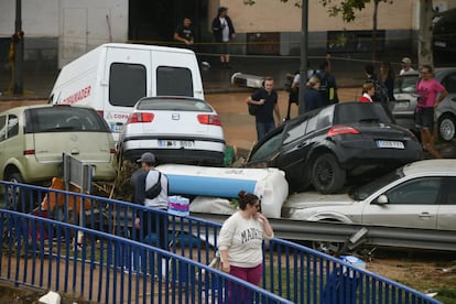 Daños causados por el paso de la dana en el barrio valenciano de La Torre, este miércoles.