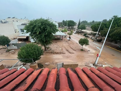 Daños causados en la localidad valenciana de Picaña tras las inundaciones, este miércoles.