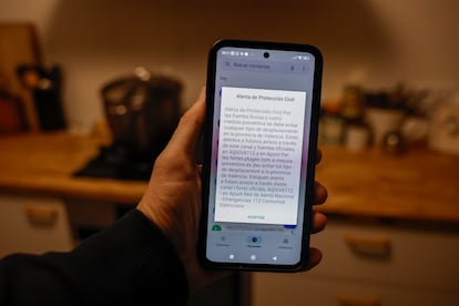 Emergencias de la Generalitat valenciana ha activado el sistema de aviso a la población Es-Alert, a través de los teléfonos móviles, para informar de manera preventiva a los habitantes de toda la provincia de Valencia.