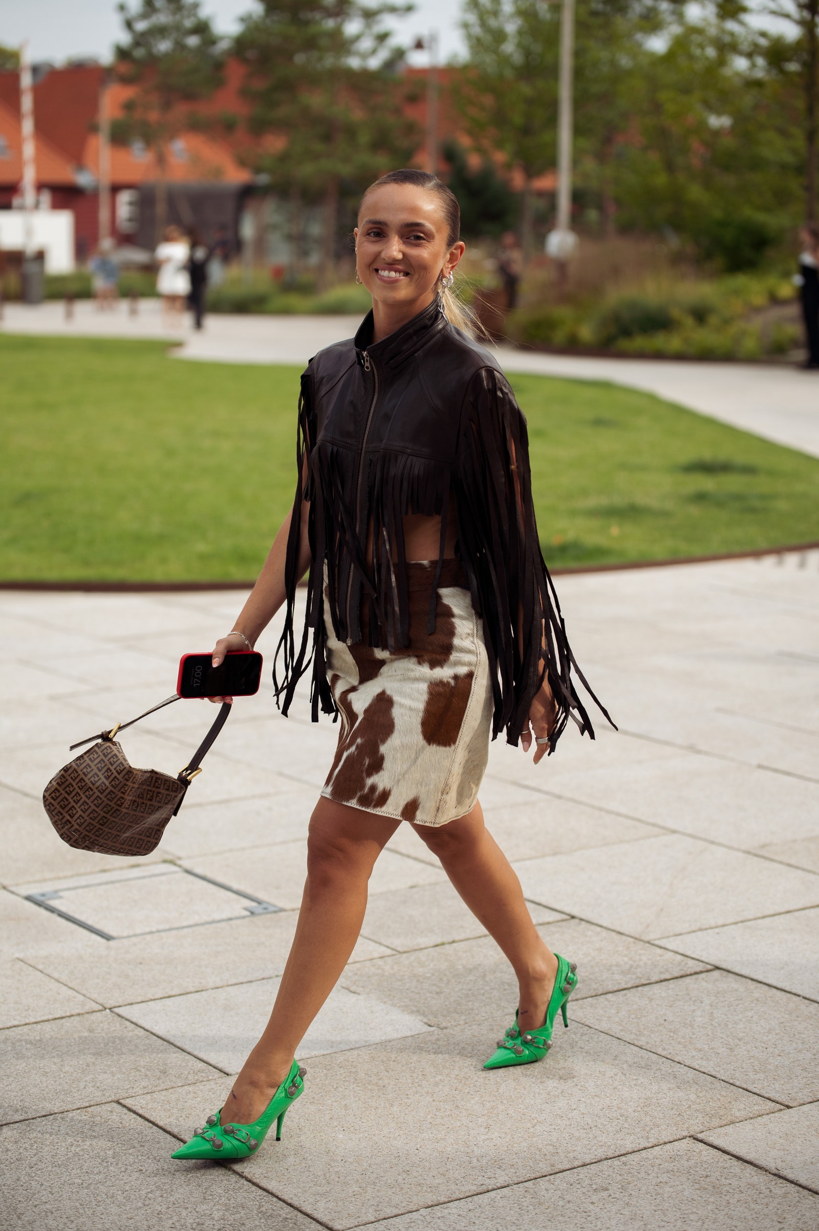 Estampado de vaca  Street Style  Copenhagen Fashion Week SS25