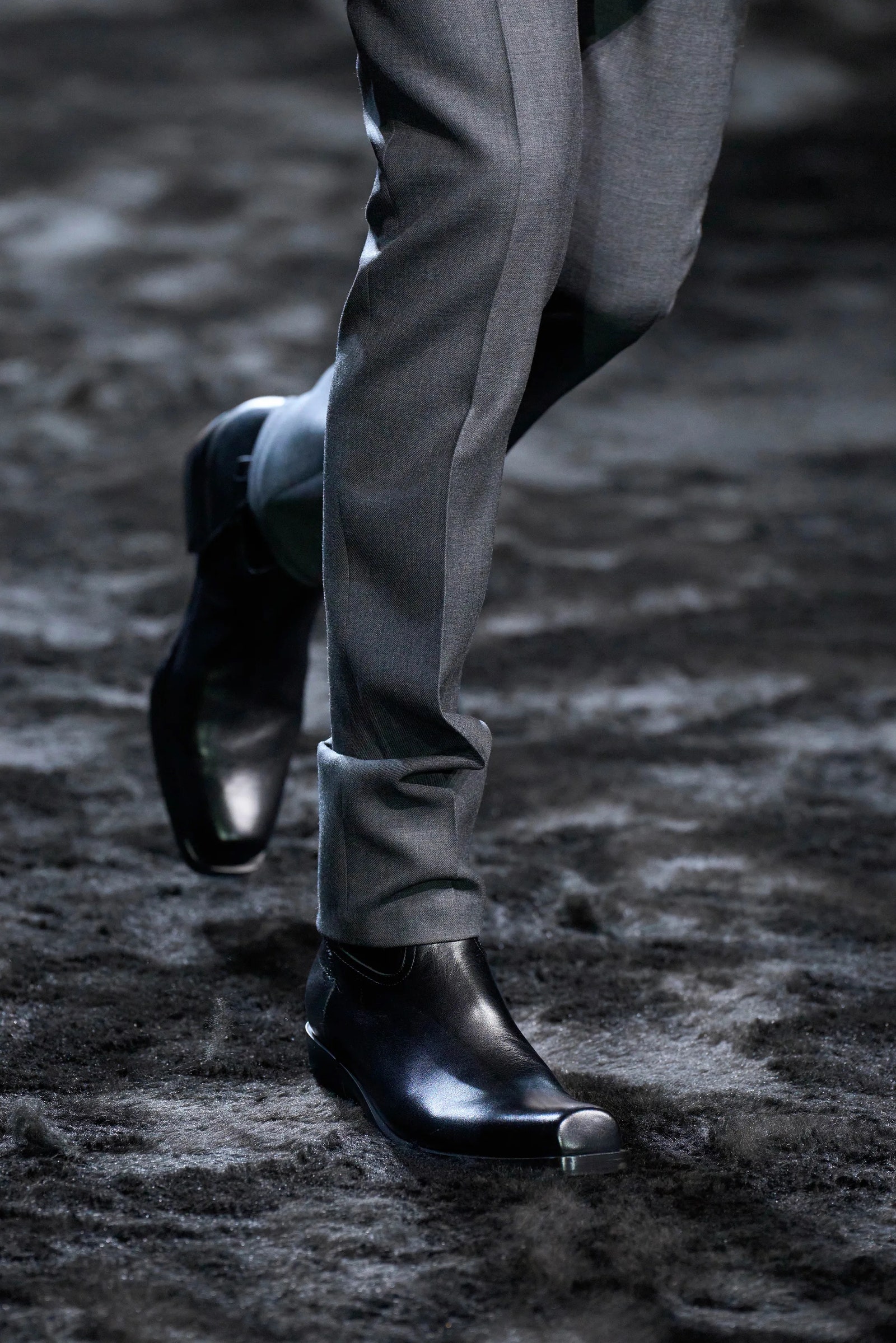 botas de punta cuadrada de versace