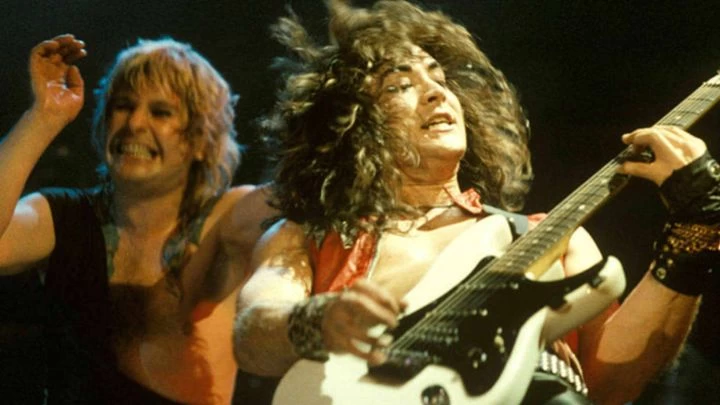 Jake E Lee - FM Rock & Pop 95.9