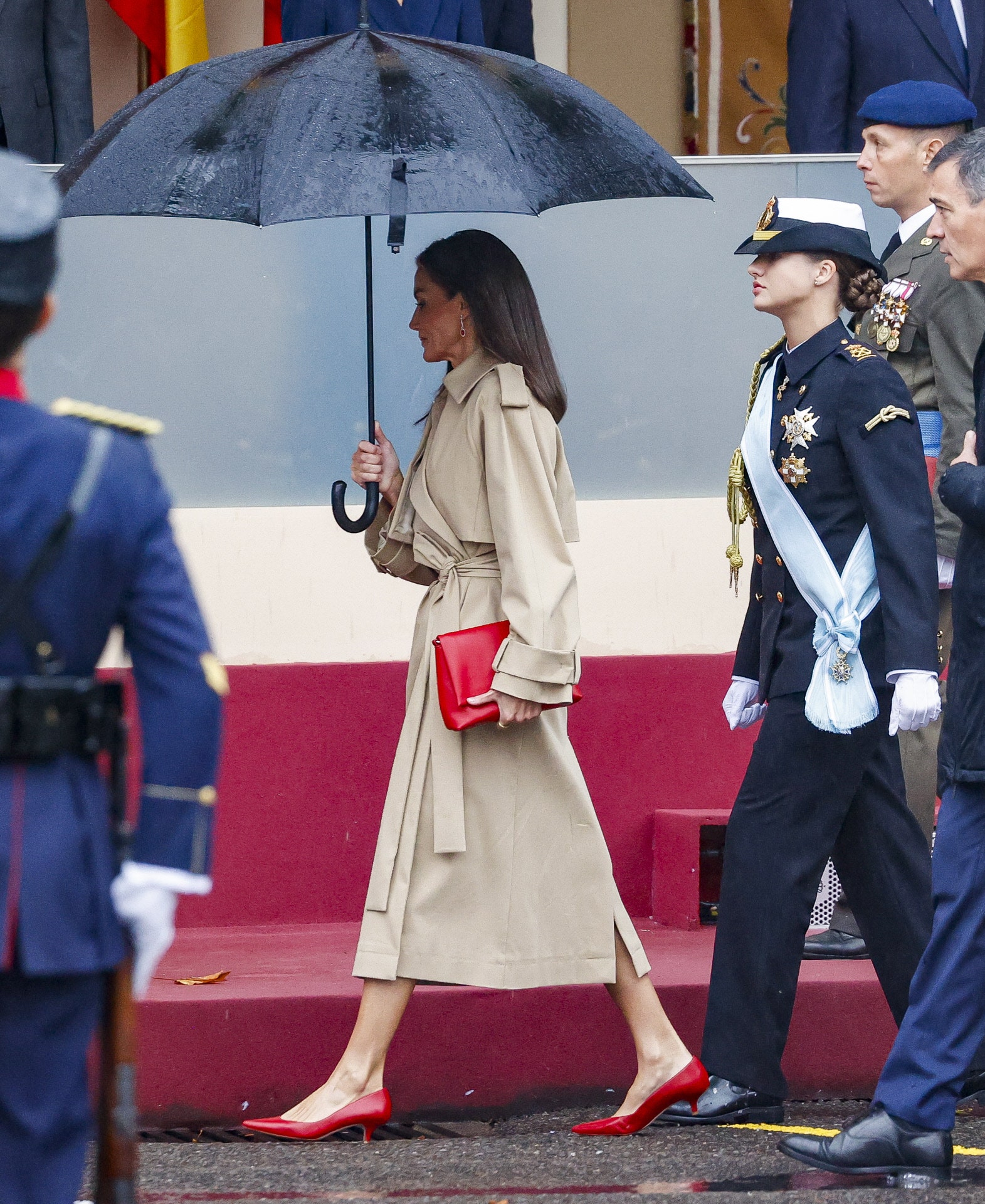 reina letizia gabardina