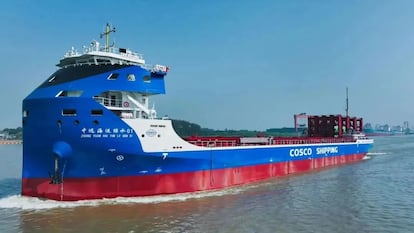 Buque 100% eléctrico Green Water 01, de la compañía Cosco Shipping lines.