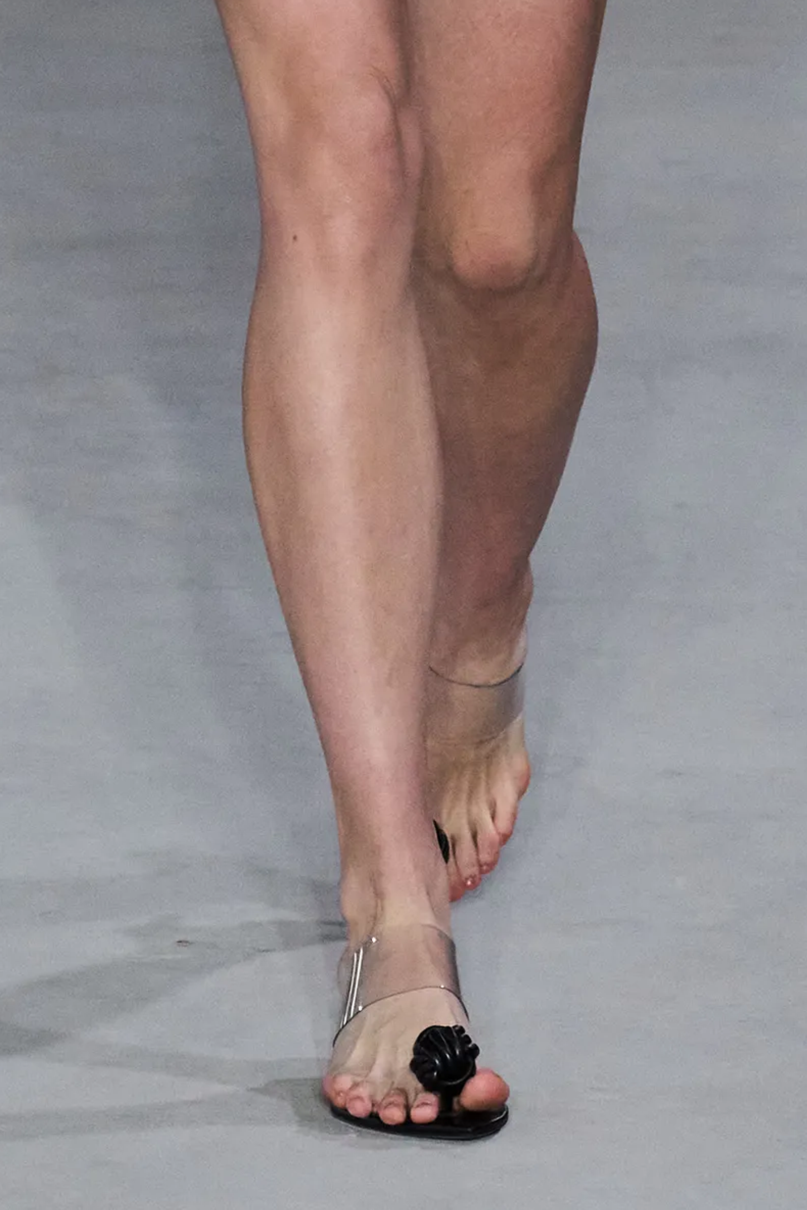 zapatos transparentes en Philosophy di Lorenzo Serafini primaveraverano 2025