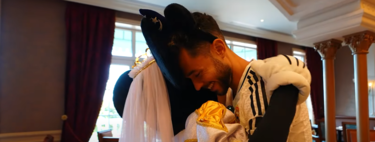 TheGrefg cumple uno de sus sueños de la infancia al ir a Disneyland, pero no esperaba recibir un rechazo por parte de uno de sus personajes más famosos  