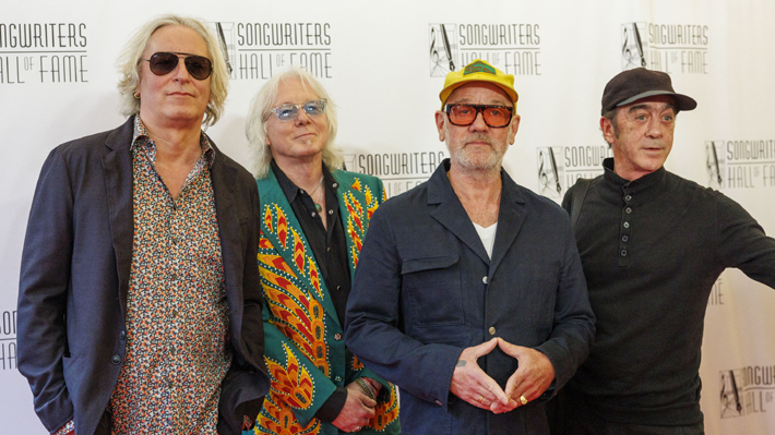 Video | R.E.M. sorprende al reunirse por primera vez en un escenario tras  17 años: Tocaron "Losing my religion" | Emol.com