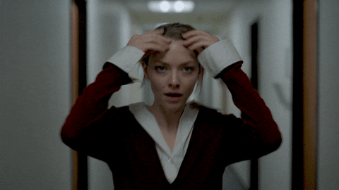Amanda Seyfried recogiéndose el cabello.- Blog Hola Telcel