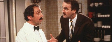 Dura sólo 6 horas y es una de las mejores comedias de todos los tiempos: una sitcom políticamente incorrecta que saca la parte más cínica y desternillante de Monty Python