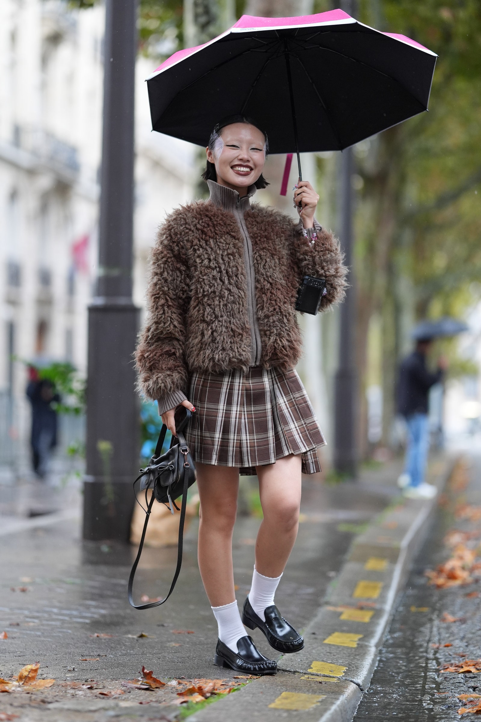 Mocasines con calcetín tendencia otoñoinvierno 20242025