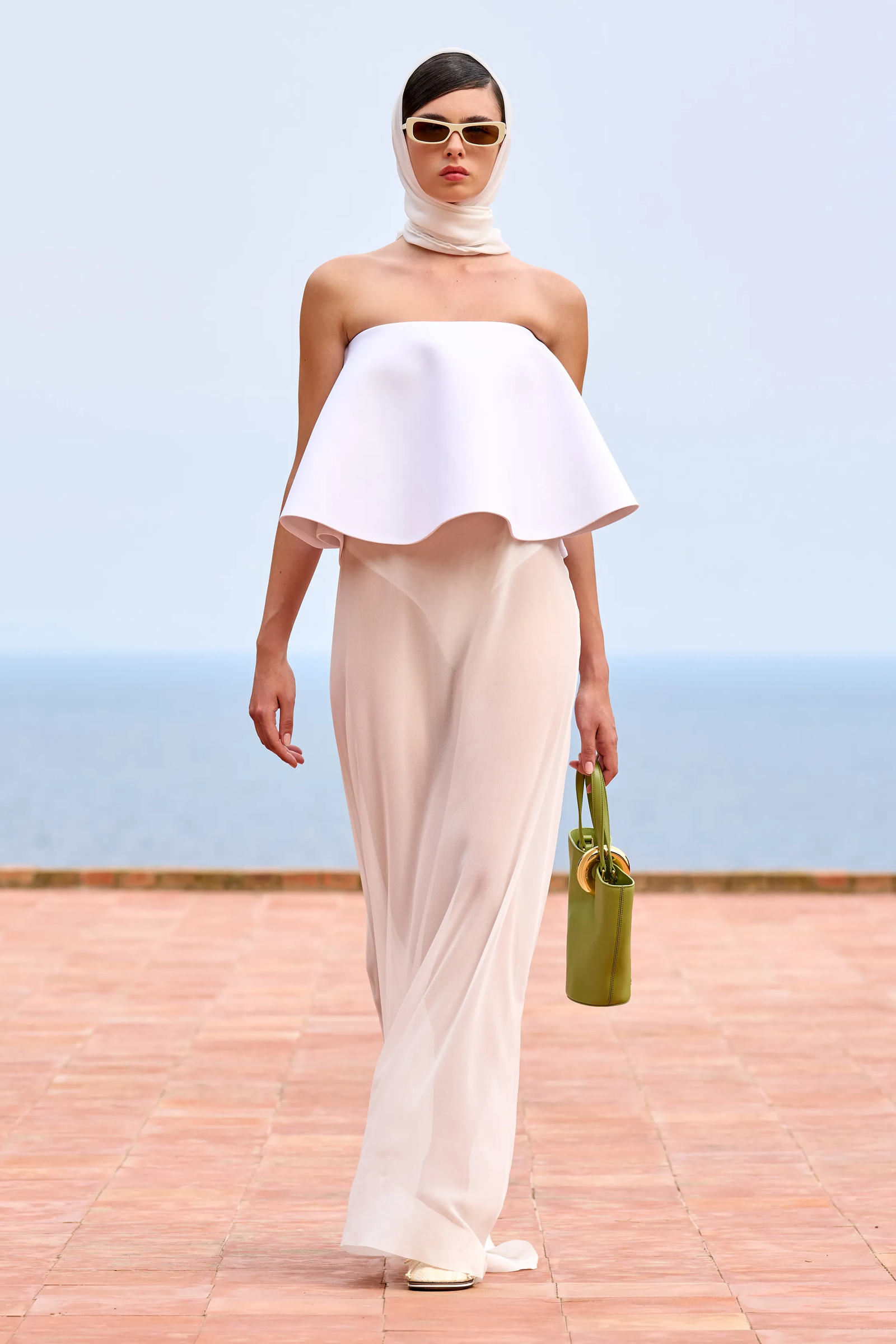 Tendencia faldas transparentes otoñoinvierno 20242025 por Jacquemus