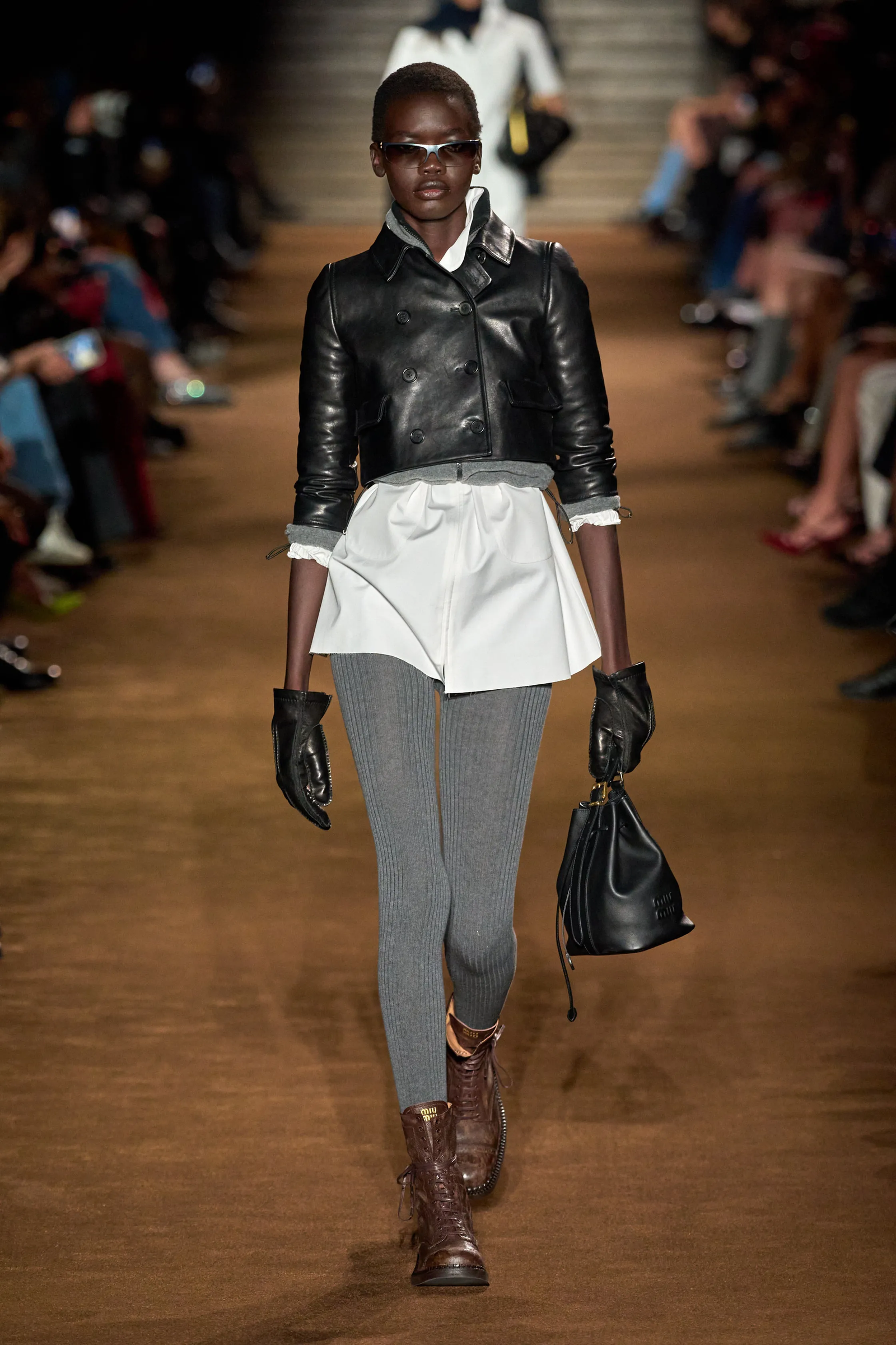 Tendencia minifaldas otoñoinvierno 20242025 por Miu Miu