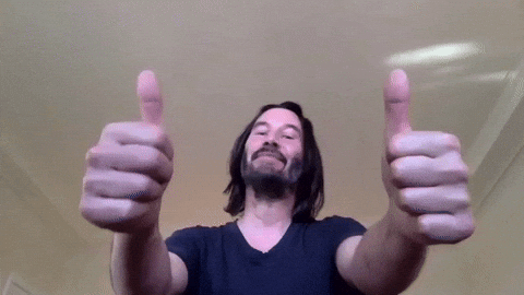 Keanu Reeves levantando los pulgares en señal de aprobación por las nuevas películas que tienen la influencia de John Wick.- Blog Hola Telcel 