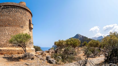 La ruta senderista hasta la torre Picada ofrece unas bonitas vistas del Mediterráneo.