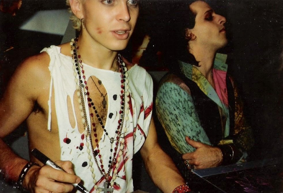 BILLY IDOL Y SU "DEALER" ATERRORIZARON A SU SELLO CHRYSALIS