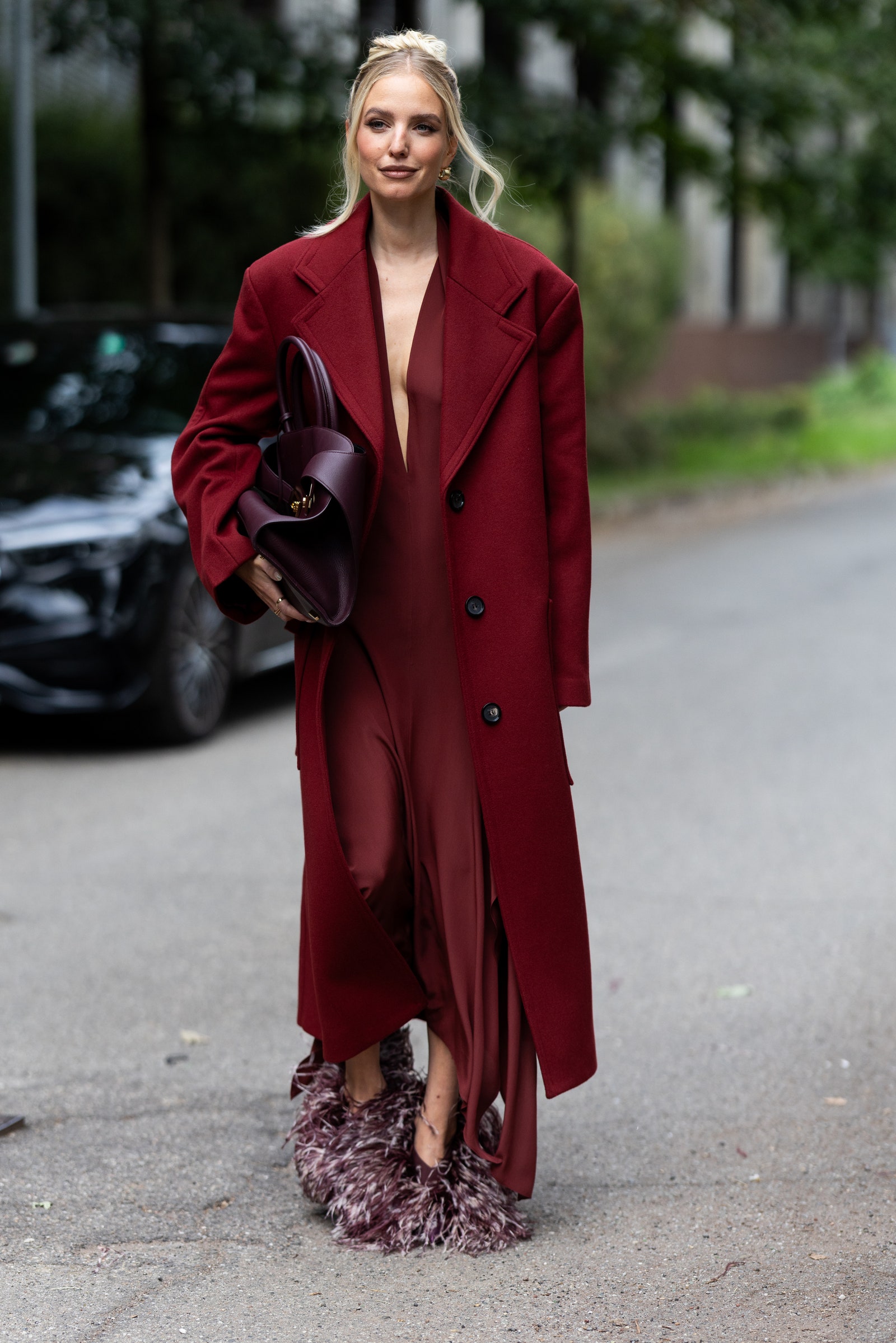 Look para recrear en Navidad con prendas granate