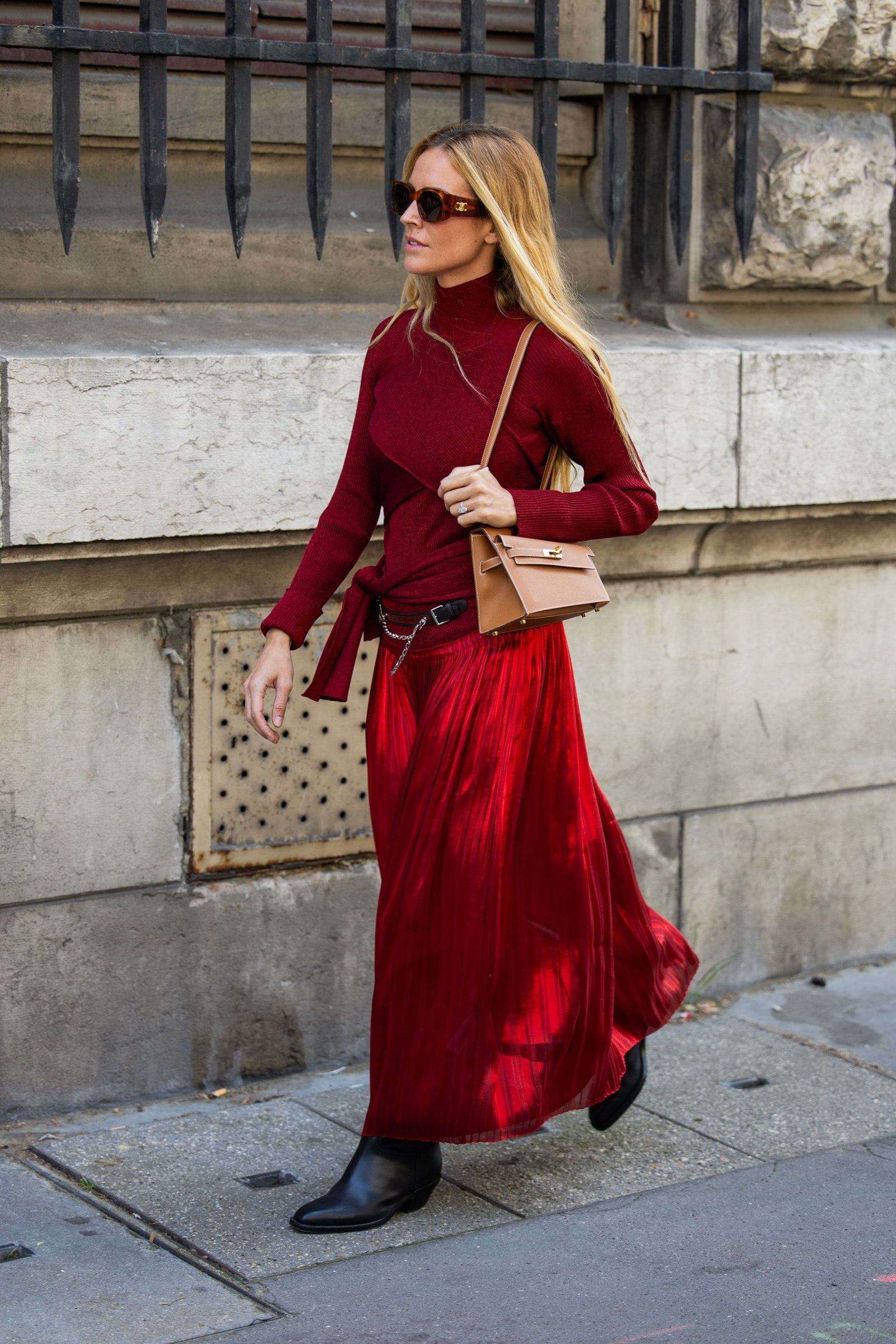 Look para recrear en Navidad con falda satinada