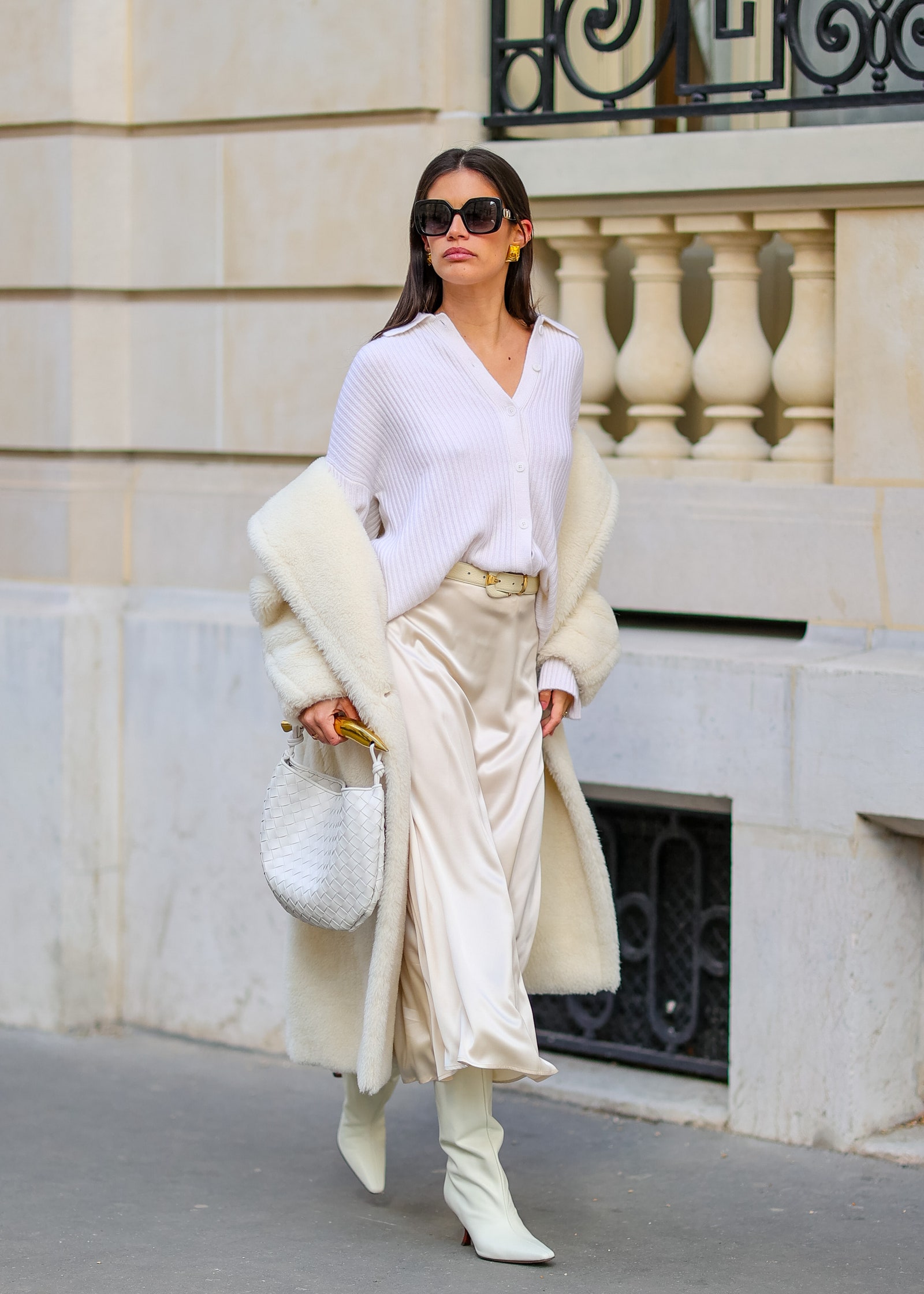 Look para recrear en Navidad con falda satinada