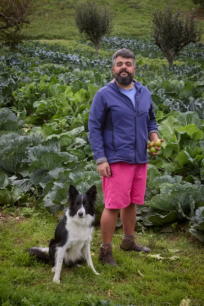 Sergio Martín provee de verduras al Hotel del Oso, en Cantabria.