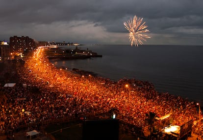 Festejo por el triunfo presidencial de Mujica, en Montevideo, el 29 de noviembre de 2009. 
