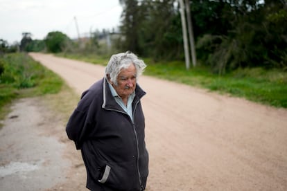 José Mujica frente a su casa en Montevideo, Uruguay, el sábado 22 de julio de 2023. 