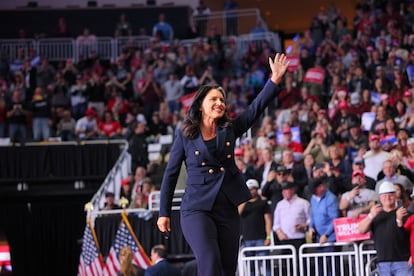 Tulsi Gabbard, en un mitin de Trump en Pittsburgh (Pensilvania) el último día de la campaña. 