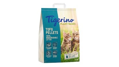 Arena para gatos con olor a leche.