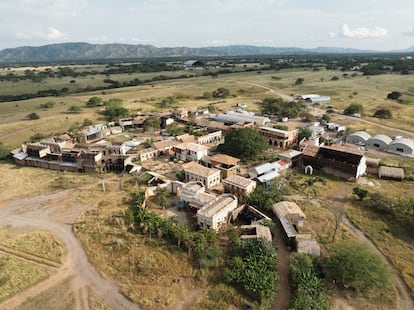 Una imagen aérea del lugar donde se recreó Macondo para la serie de Netflix.