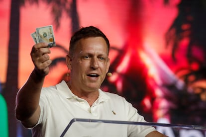 El cofundador de PayPal, Peter Thiel, habla durante la Conferencia del Bitcoin de 2022 en Miami, Florida. 