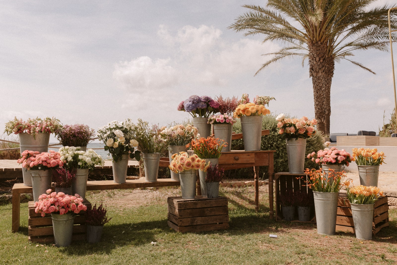 Tendencias en decoración de bodas 2025 lo clsico y lo natural se apoderan del panorama nupcial