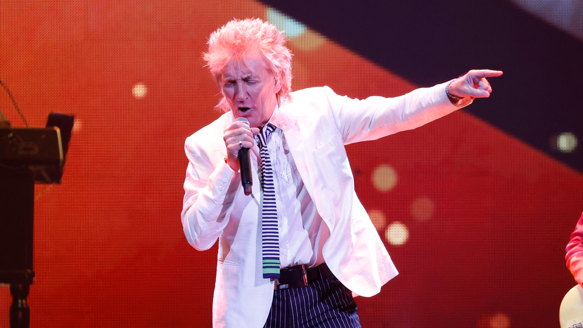 Glastonbury 2025: Rod Stewart to Play Coveted Legends Slot