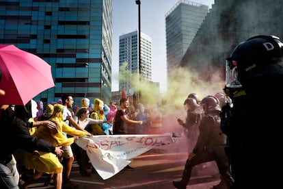 Protestas contra el salón inmobiliario The District en Barcelona en septiembre.