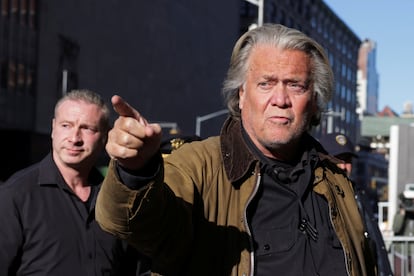Steve Bannon llega a una audiencia en el Tribunal Penal de Nueva York, tras ser excarcelado, el 12 de noviembre de 2024.