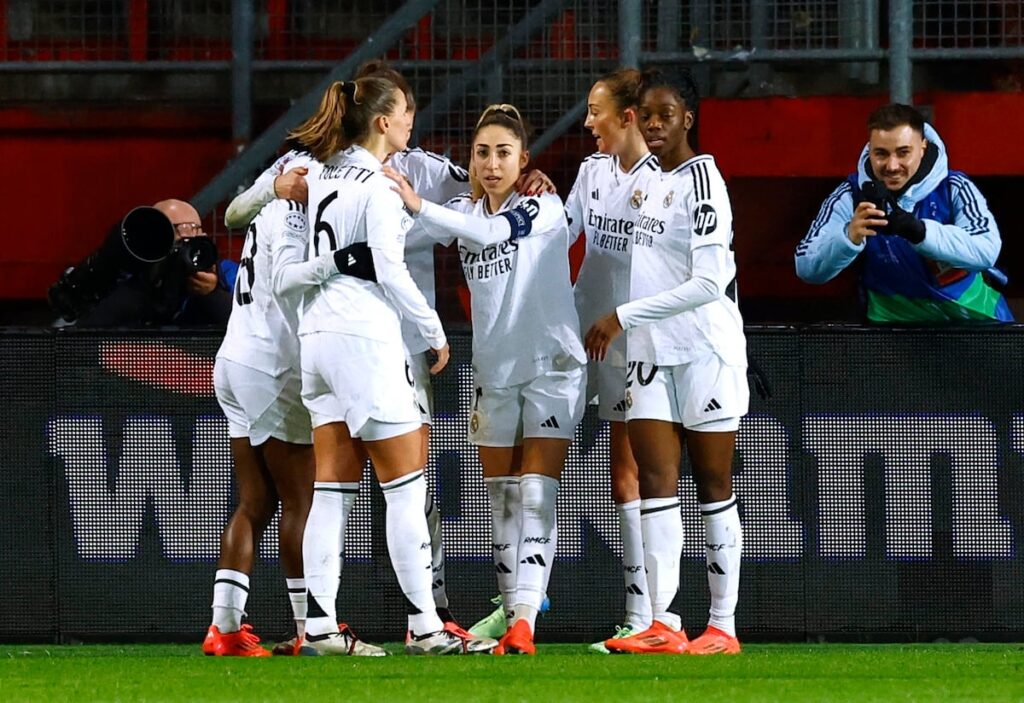 Las jugadoras del Real Madrid tras marcar el primer gol ante el Twente