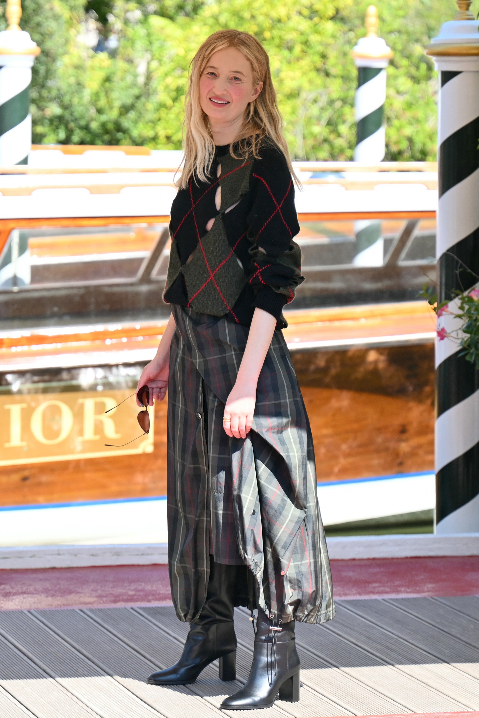 Alba Rohrwacher con un jersey de rombos de Dior en el Festival de cine de Venecia 2024.
