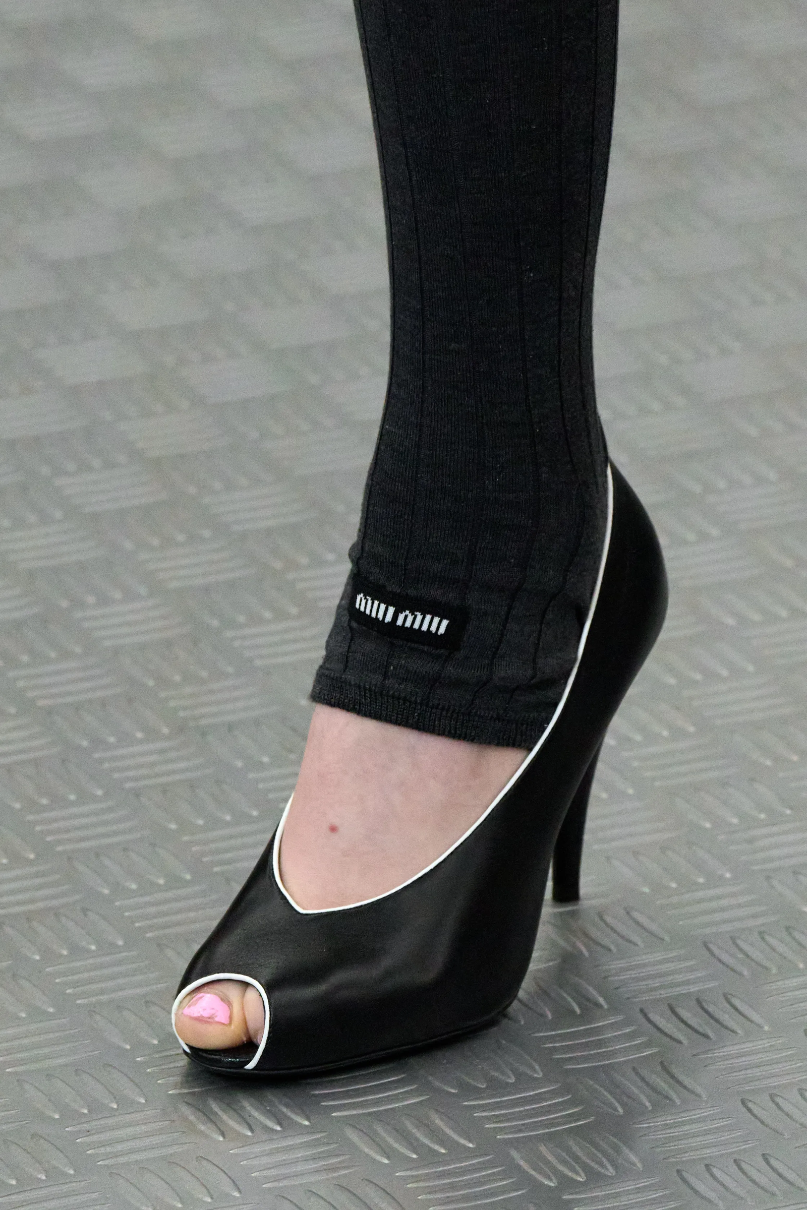 zapato peep toe en Miu Miu primaveraverano 2025.
