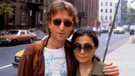 JOHN LENNON MURIÓ ABRAZADO A YOKO ONO, COMO SU ÚLTIMA EPIFANÍA