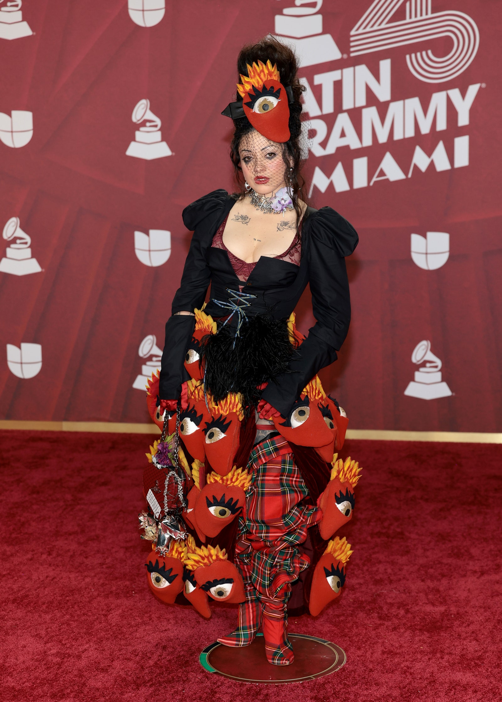 Mon Laferte sobre la alfombra roja de los Latin Grammy 2024