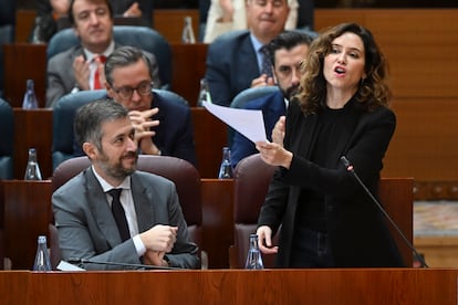La presidenta de la Comunidad de Madrid, Isabel Díaz Ayuso, interviene en el pleno de la Asamblea de Madrid celebrado este jueves. 