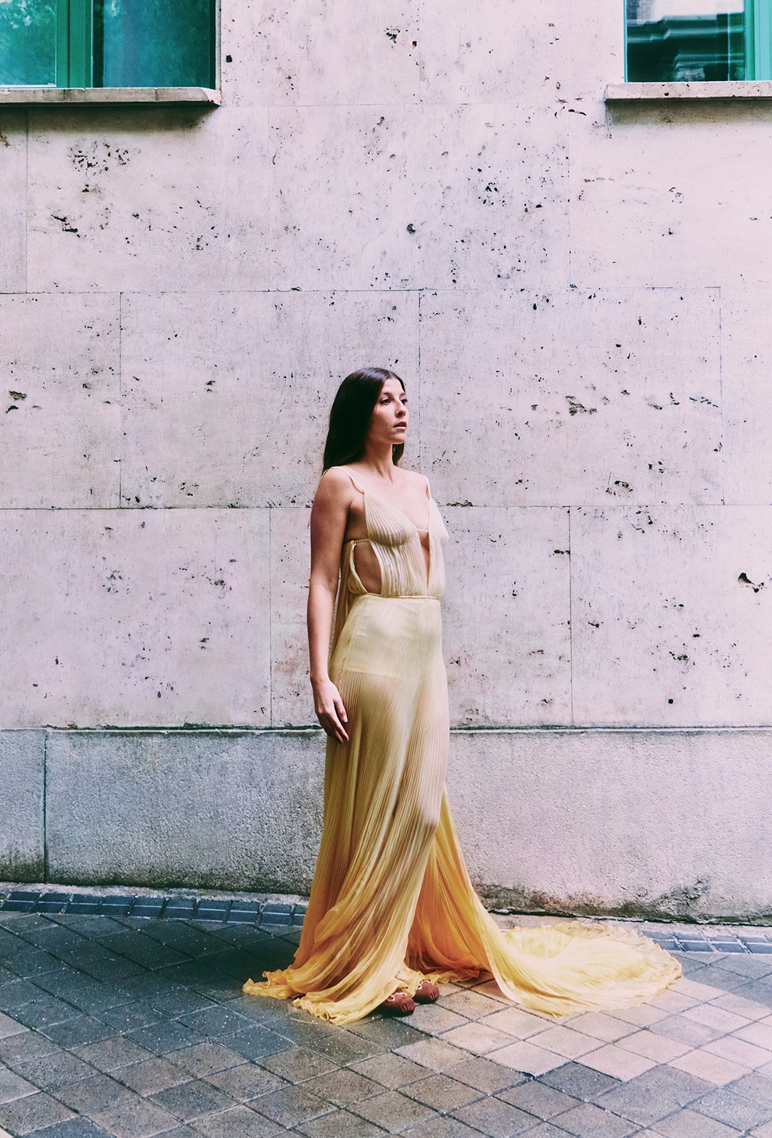 Estilismo Patricia López. Vestido y bailarinas todo de GUCCI.