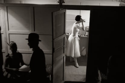 Fotografía de Ramón Masats expuesta en el París Photo: Ludmilla Tchérina, Madrid, 1964. Cecida por la galería.