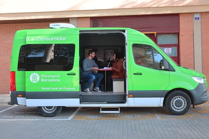 Les unitats mòbils d’informació al consumidor van periòdicament a municipis de fins a 20.000 habitants per respondre a tota mena de consultes sobre temes de consum.