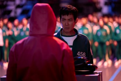 Para el director Hwang Dong-hyuk, en la segunda temporada el jugador 456 "intenta detener el juego porque cree que es injusto". "Su venganza sirve para hacer el mundo más justo", dice Hwang, "parecen palabras distintas, pero para él no lo son: su venganza busca justicia".