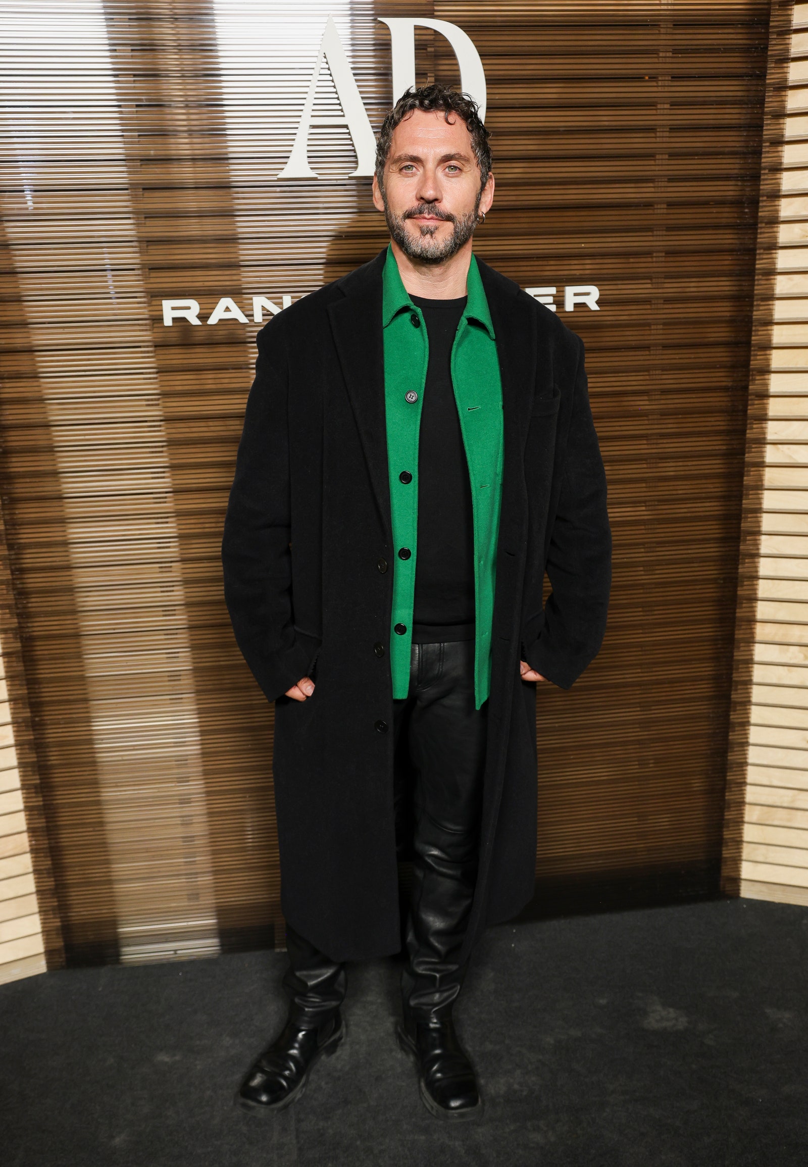 Paco León en el photocall de los Premios AD 2024