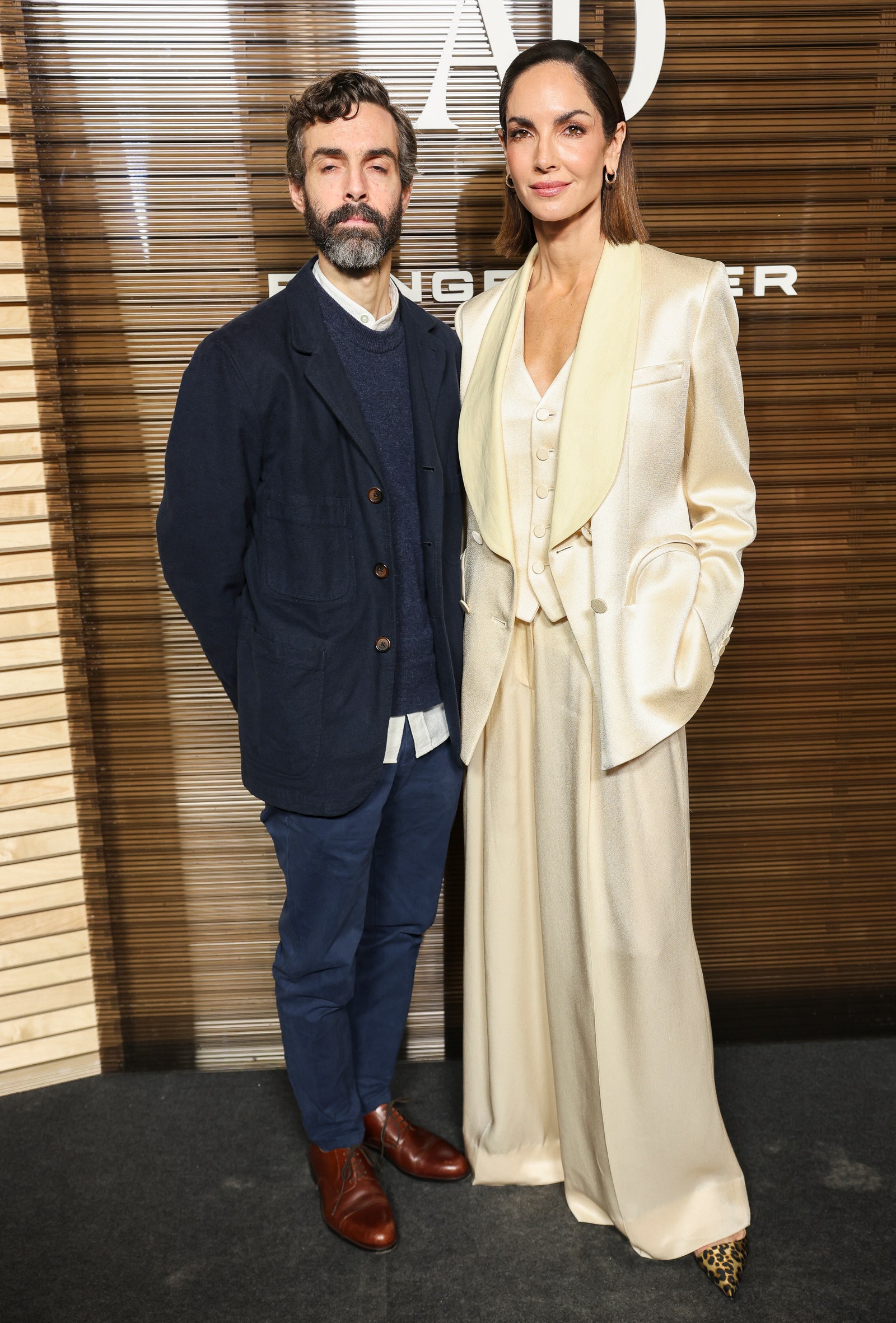 Eugenia Silva junto a su hermano en el photocall de los Premios AD 2024